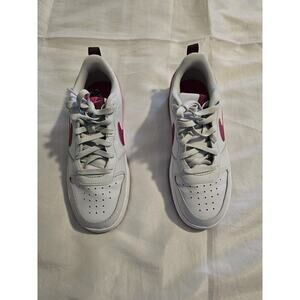 Nike Girls White and Pink Low Top Sneakers Size 6.5Y Youth Athletic Shoes